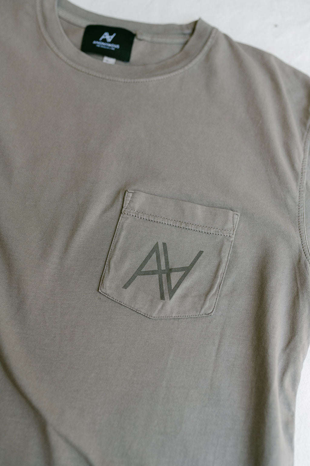 EVERDAY POCKET TEE